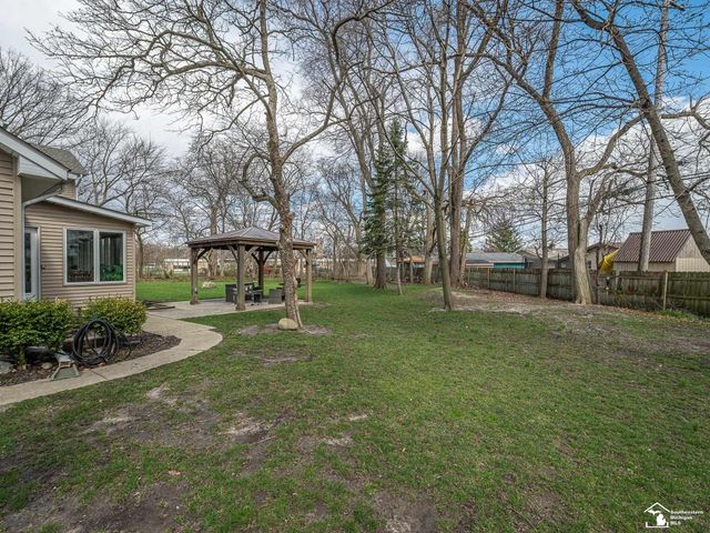 1060 Hollywood Drive, Monroe, MI 48162