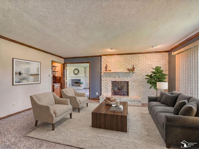 1060 Hollywood Drive, Monroe, MI 48162