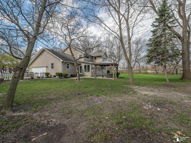 1060 Hollywood Drive, Monroe, MI 48162
