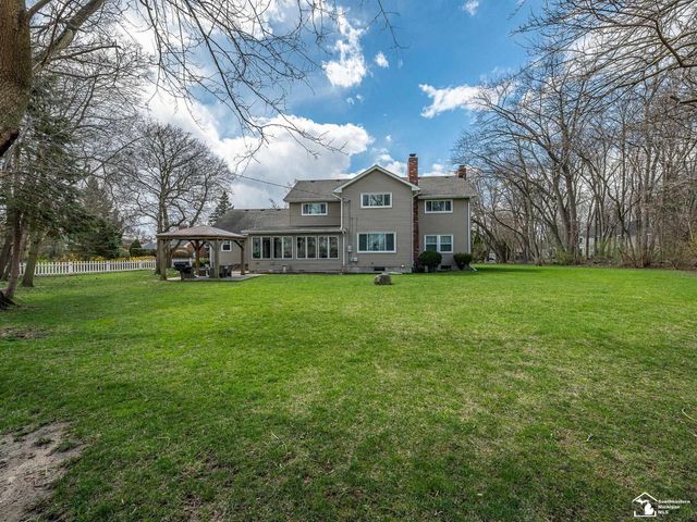 1060 Hollywood Drive, Monroe, MI 48162