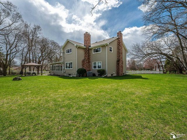 1060 Hollywood Drive, Monroe, MI 48162