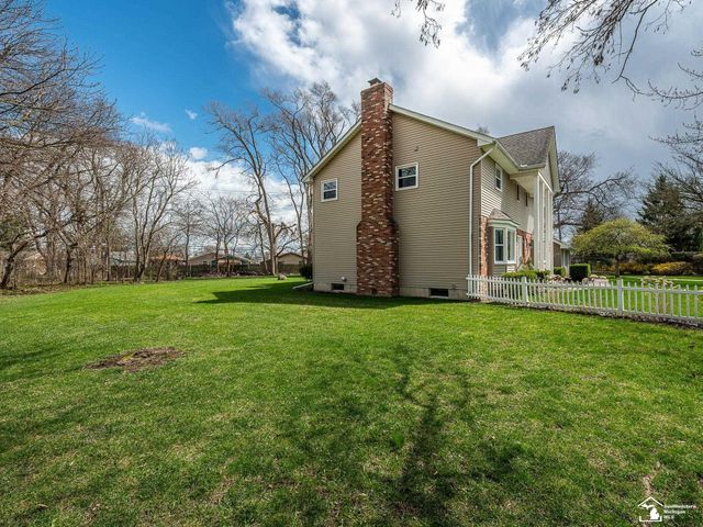 1060 Hollywood Drive, Monroe, MI 48162