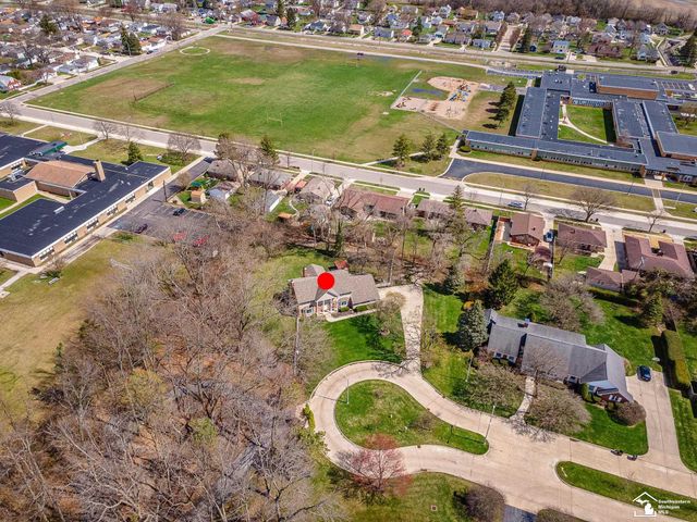 1060 Hollywood Drive, Monroe, MI 48162