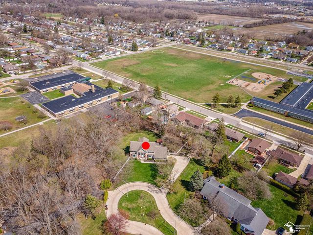 1060 Hollywood Drive, Monroe, MI 48162