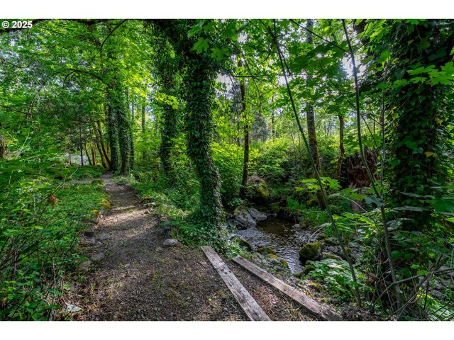 988 SAVAGE CREEK Rd, Grants Pass, OR 97527