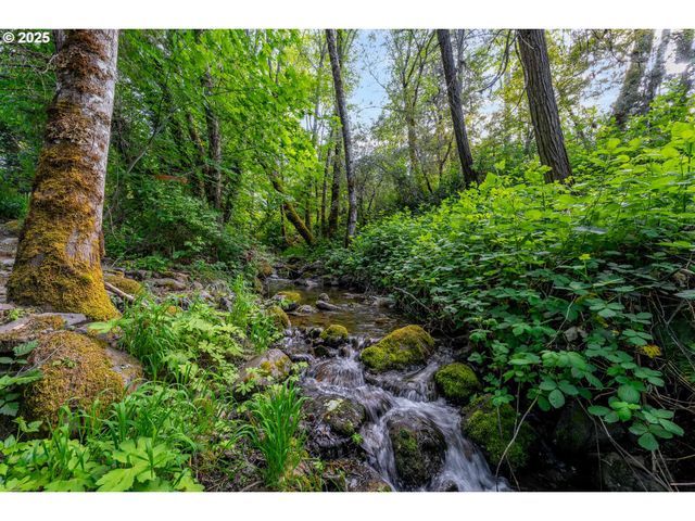 988 SAVAGE CREEK Rd, Grants Pass, OR 97527