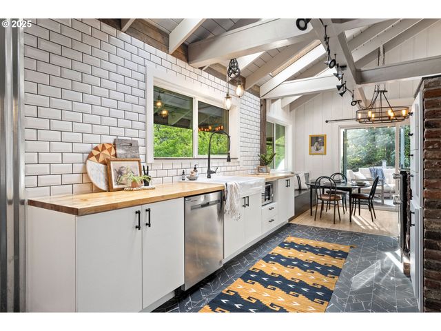 988 SAVAGE CREEK Rd, Grants Pass, OR 97527