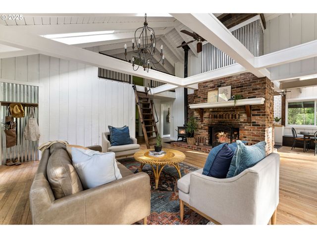 988 SAVAGE CREEK Rd, Grants Pass, OR 97527