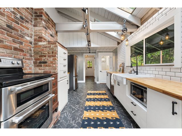 988 SAVAGE CREEK Rd, Grants Pass, OR 97527