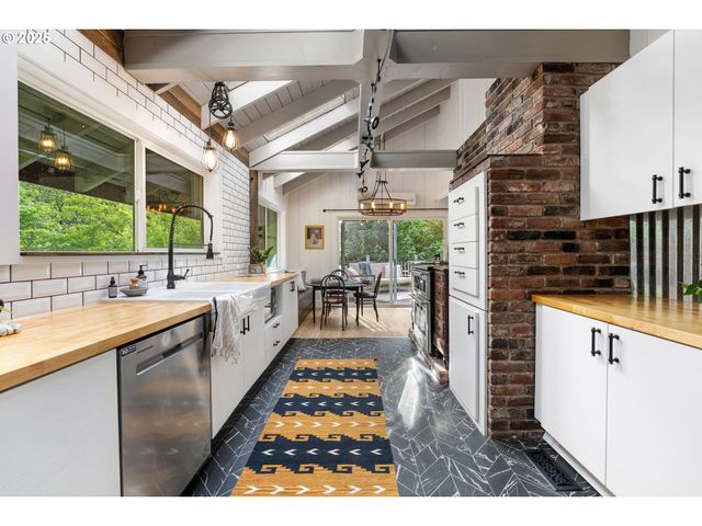 988 SAVAGE CREEK Rd, Grants Pass, OR 97527