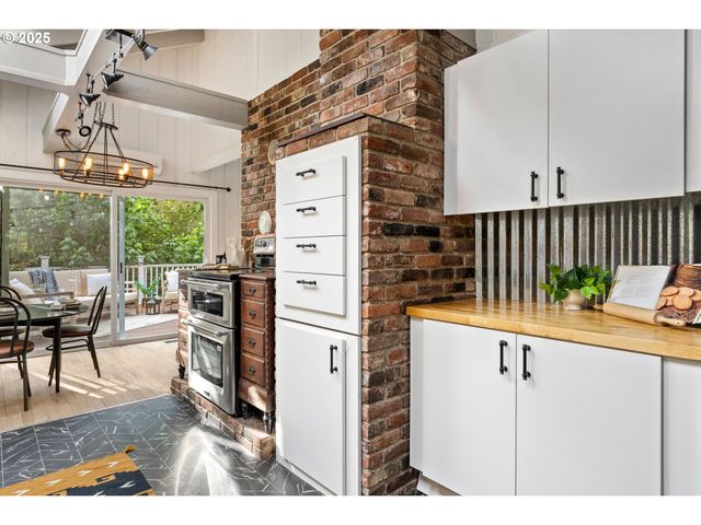 988 SAVAGE CREEK Rd, Grants Pass, OR 97527