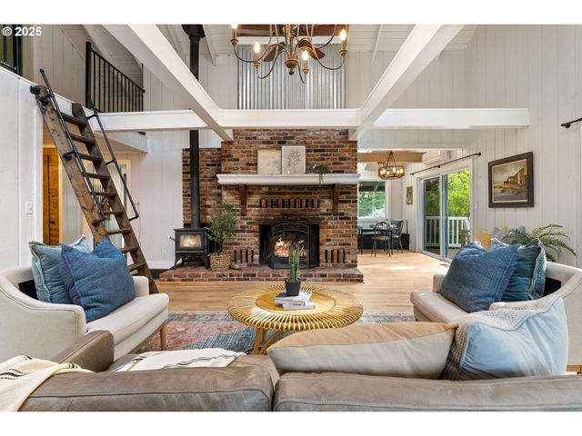 988 SAVAGE CREEK Rd, Grants Pass, OR 97527