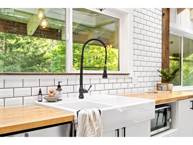 988 SAVAGE CREEK Rd, Grants Pass, OR 97527