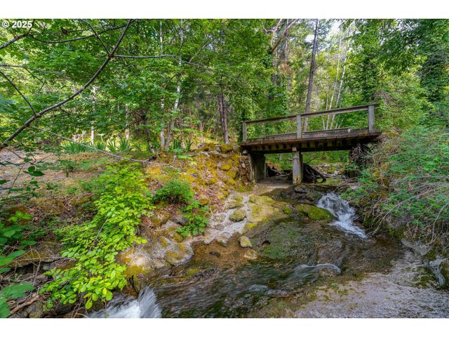 988 SAVAGE CREEK Rd, Grants Pass, OR 97527