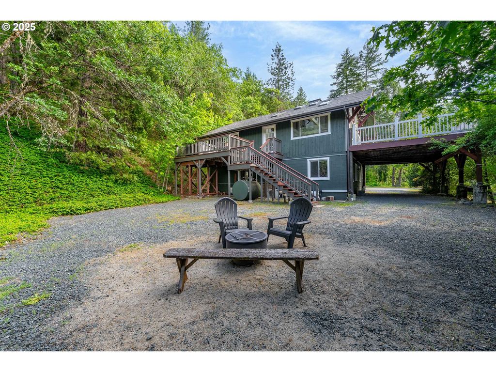 988 SAVAGE CREEK Rd, Grants Pass, OR 97527