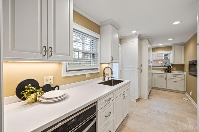 10029 Windzag Lane, Montgomery, OH 45242