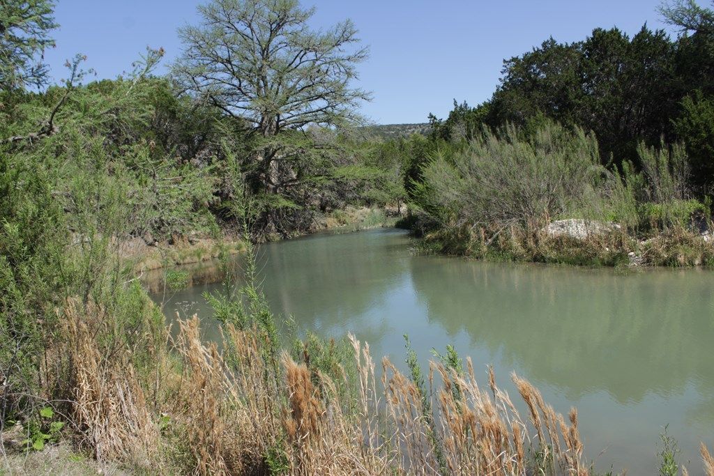 Image 2 of property listing at 1976 W Cedar Creek Dr, Leakey, TX 78873