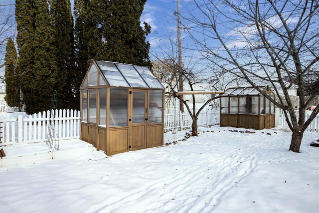 1910 N LAWE STREET, Appleton, WI 54911