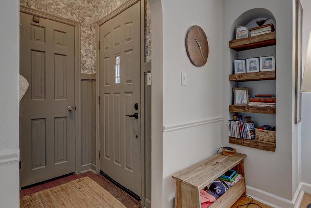 1910 N LAWE STREET, Appleton, WI 54911