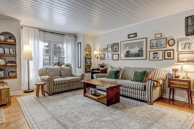 1910 N LAWE STREET, Appleton, WI 54911