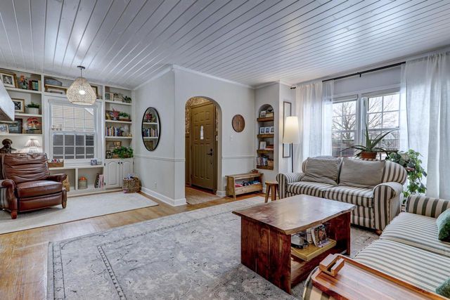 1910 N LAWE STREET, Appleton, WI 54911