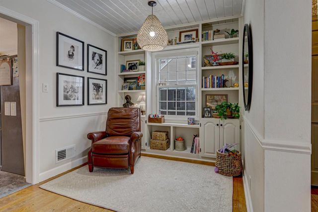 1910 N LAWE STREET, Appleton, WI 54911