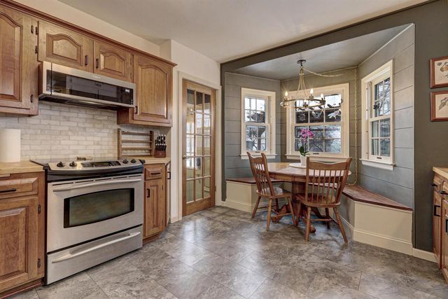 1910 N LAWE STREET, Appleton, WI 54911