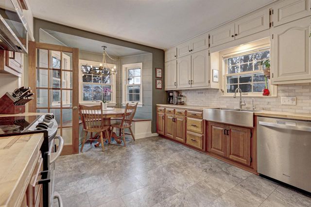 1910 N LAWE STREET, Appleton, WI 54911