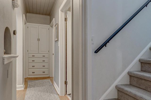 1910 N LAWE STREET, Appleton, WI 54911