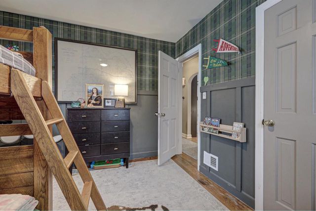 1910 N LAWE STREET, Appleton, WI 54911