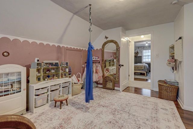 1910 N LAWE STREET, Appleton, WI 54911