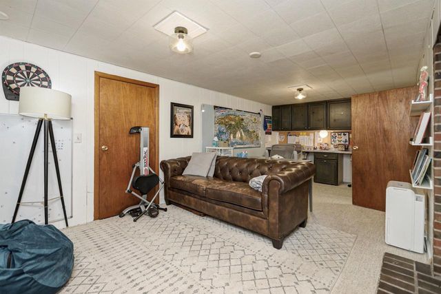 1910 N LAWE STREET, Appleton, WI 54911