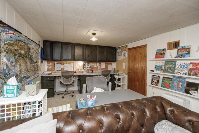 1910 N LAWE STREET, Appleton, WI 54911