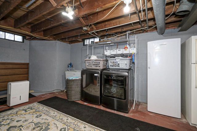 1910 N LAWE STREET, Appleton, WI 54911