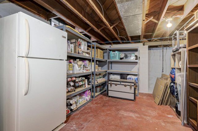 1910 N LAWE STREET, Appleton, WI 54911