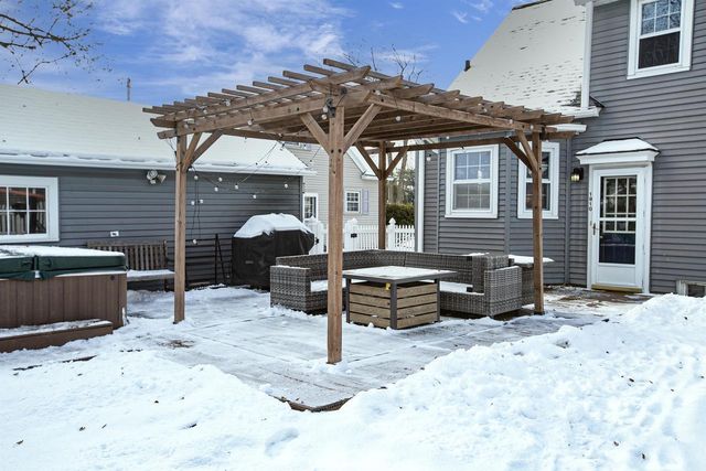 1910 N LAWE STREET, Appleton, WI 54911