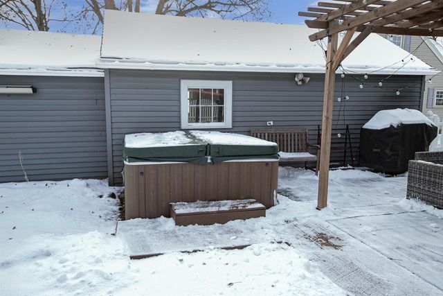 1910 N LAWE STREET, Appleton, WI 54911