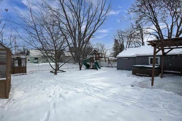 1910 N LAWE STREET, Appleton, WI 54911