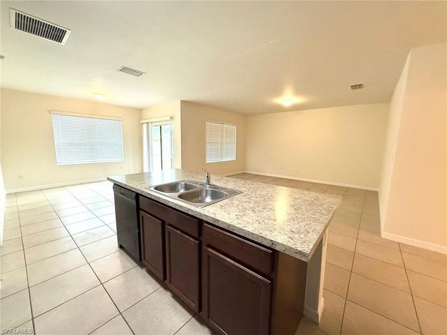 902 SE 31st TER, Cape Coral, FL 33904