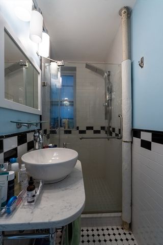 68 Phillips St 6, Boston, MA 02114