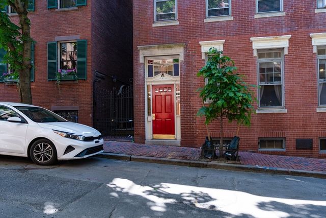 68 Phillips St 6, Boston, MA 02114