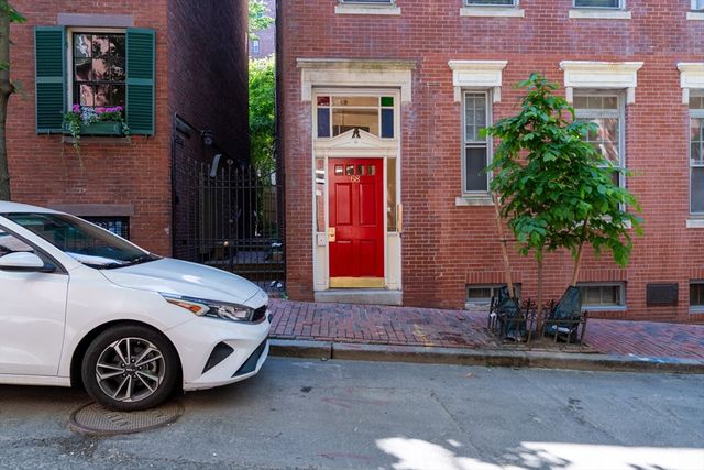 68 Phillips St 6, Boston, MA 02114