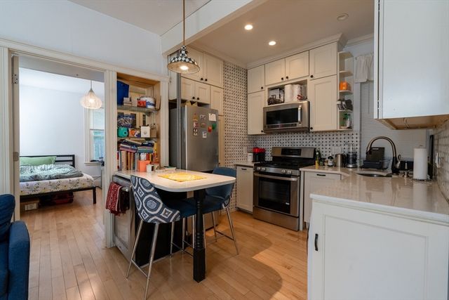 68 Phillips St 6, Boston, MA 02114