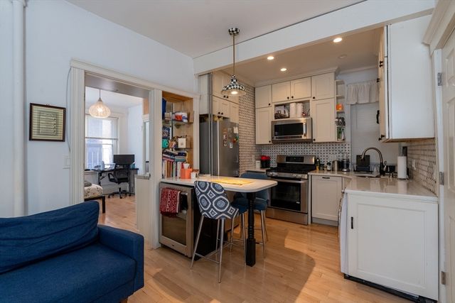 68 Phillips St 6, Boston, MA 02114