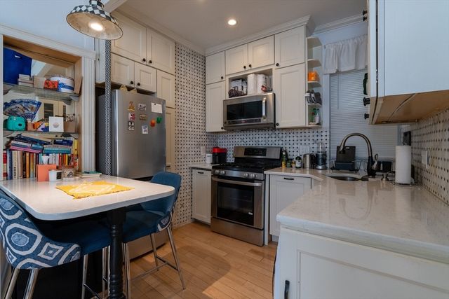 68 Phillips St 6, Boston, MA 02114