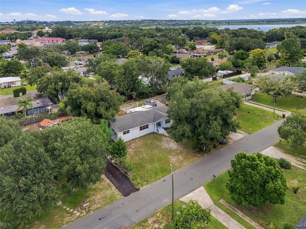 Image 2 of property listing at 307 STEEDLY AVENUE, Lake Wales, FL 33853