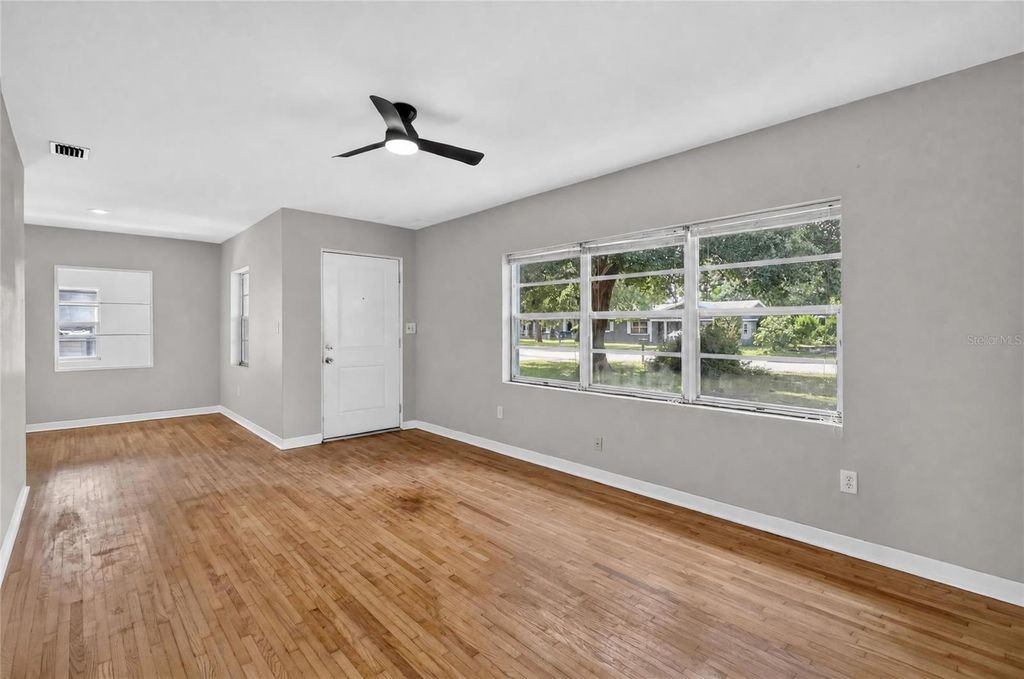 Image 11 of property listing at 307 STEEDLY AVENUE, Lake Wales, FL 33853