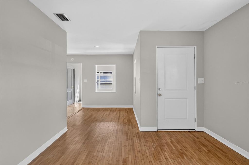 Image 12 of property listing at 307 STEEDLY AVENUE, Lake Wales, FL 33853