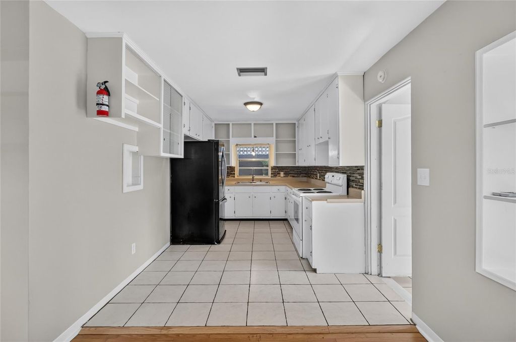 Image 16 of property listing at 307 STEEDLY AVENUE, Lake Wales, FL 33853