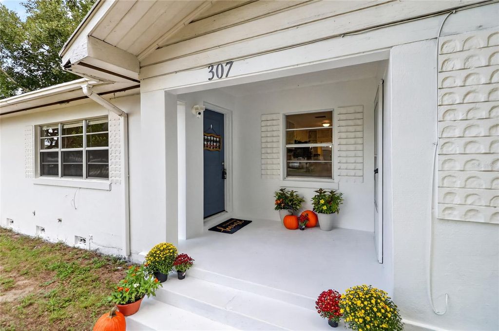 Image 3 of property listing at 307 STEEDLY AVENUE, Lake Wales, FL 33853